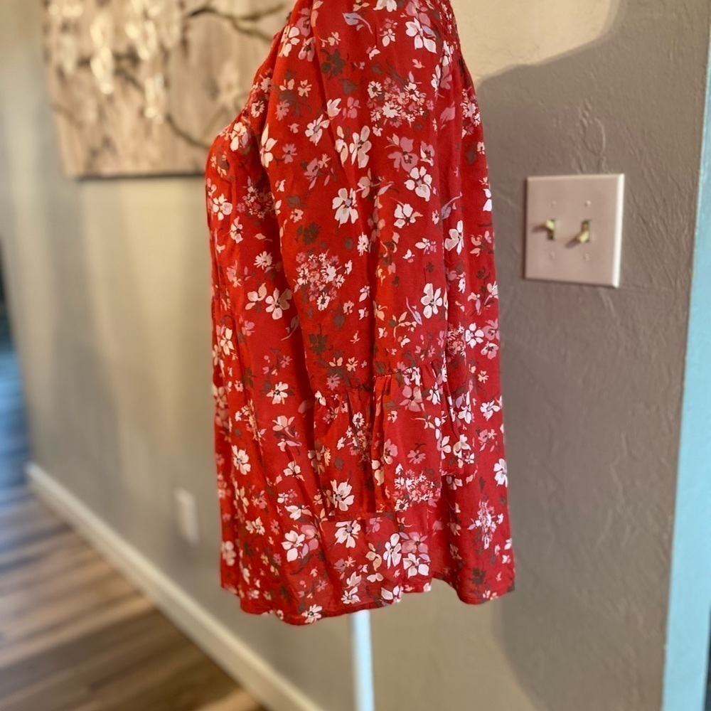 Beachlunchlounge red floral top size Medium 100% Modal - Picture 6 of 10